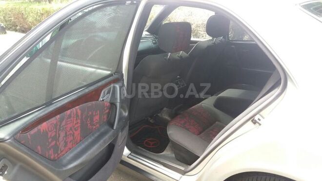 Mercedes E 240 1998, 185,600 km - 2.4 l - Sumqayıt