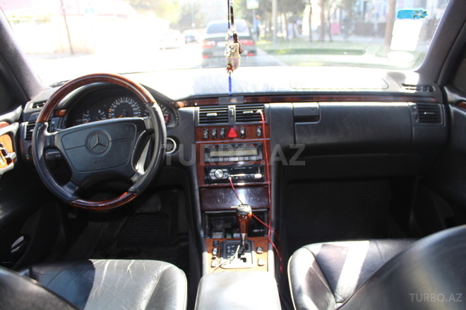 Mercedes E 320 1998, 390,000 km - 3.2 l - Bakı