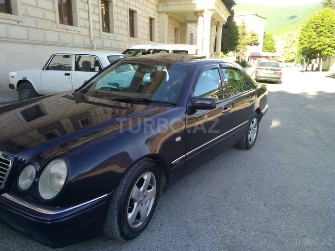 Mercedes E 240 1998, 241,915 km - 2.4 l - Şəki