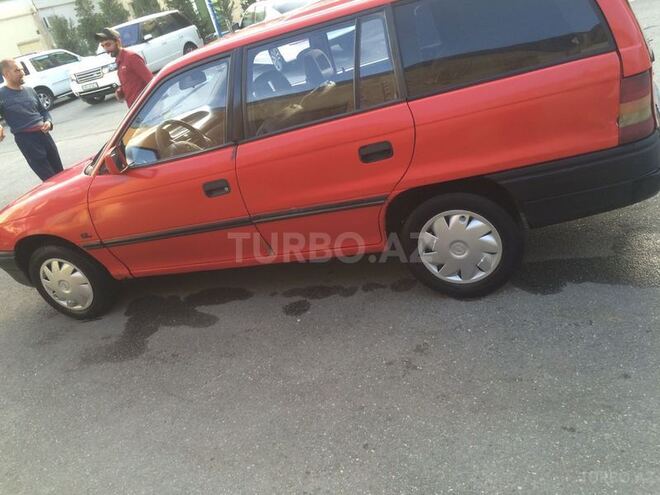 Opel Astra 1994, 200,000 km - 1.8 l - Bakı