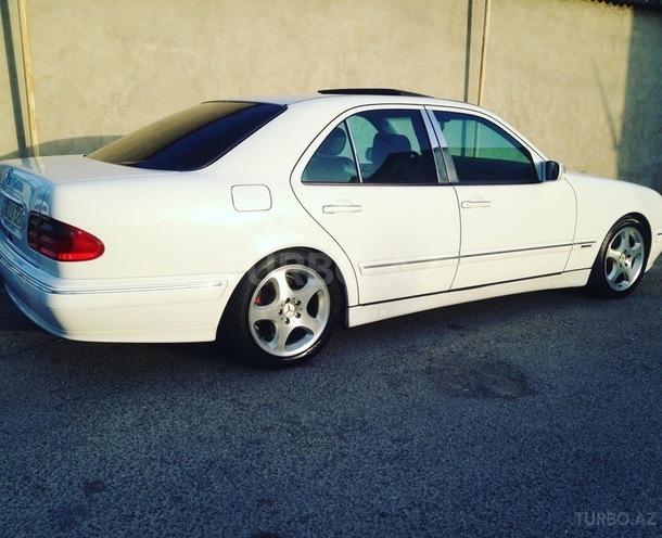 Mercedes E 320 2001, 200,000 km - 3.2 l - Bakı