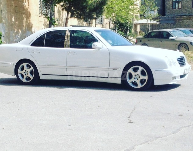 Mercedes E 320 2001, 200,000 km - 3.2 l - Bakı