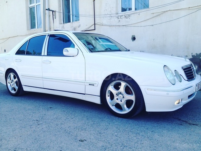 Mercedes E 320 2001, 200,000 km - 3.2 l - Bakı