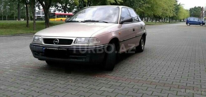 Opel Astra 1994, 25,000 km - 1.6 l - Qusar