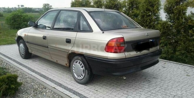Opel Astra 1994, 25,000 km - 1.6 l - Qusar