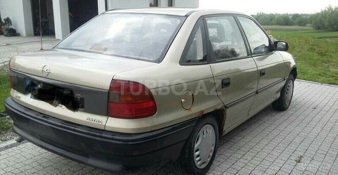 Opel Astra 1994, 25,000 km - 1.6 l - Qusar
