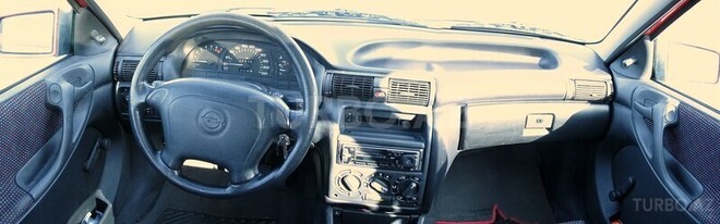 Opel Astra 1994, 25,000 km - 1.6 l - Qusar