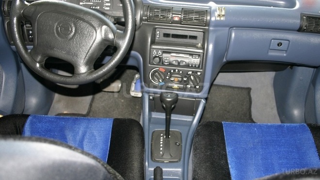 Opel Astra 1994, 30,000 km - 1.6 l - Qusar