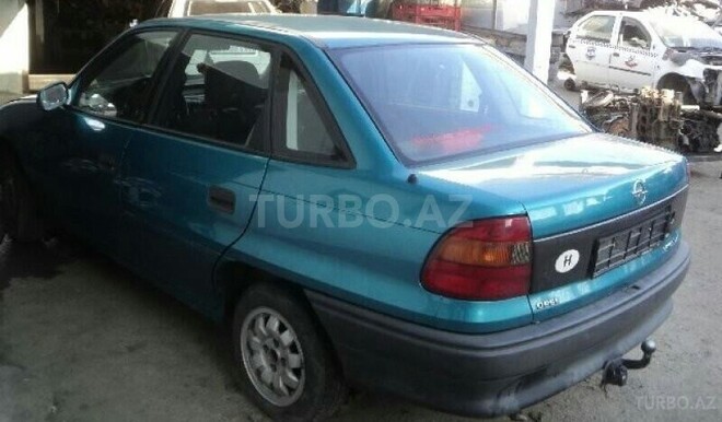 Opel Astra 1994, 30,000 km - 1.6 l - Quba