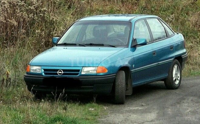 Opel Astra 1994, 30,000 km - 1.6 l - Quba