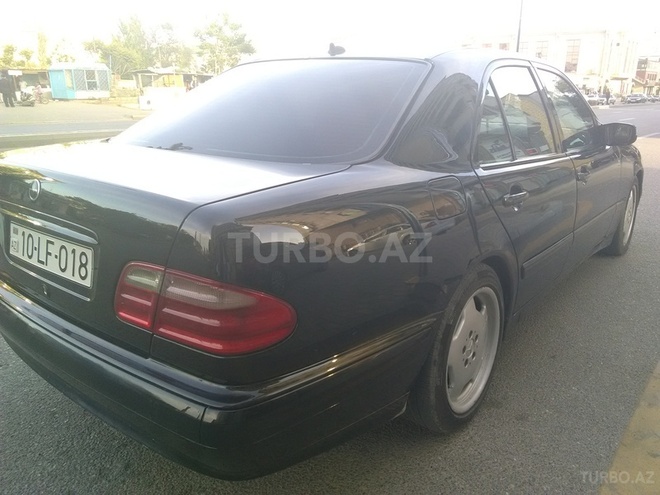 Mercedes E 220 2000, 289,000 km - 2.2 л - Bakı