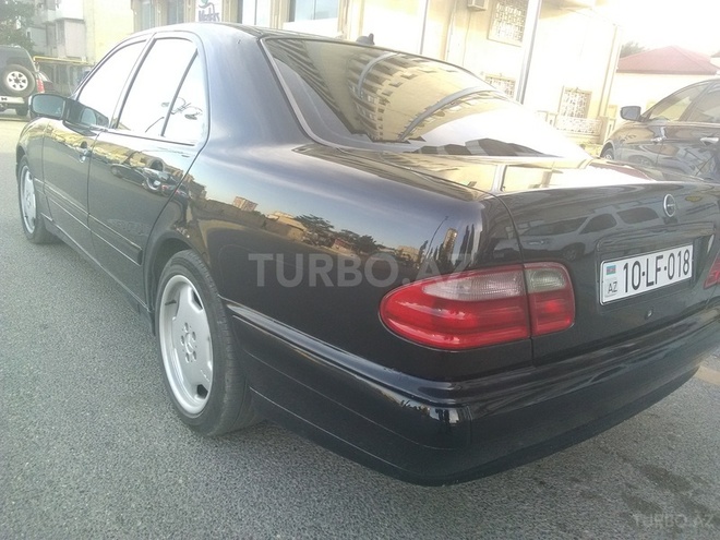 Mercedes E 220 2000, 289,000 km - 2.2 л - Bakı
