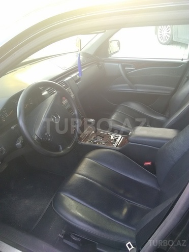 Mercedes E 220 2000, 289,000 km - 2.2 л - Bakı