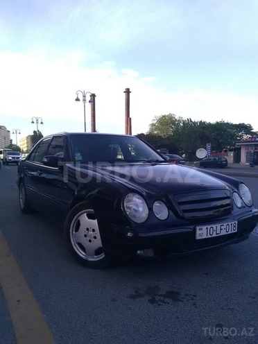 Mercedes E 220 2000, 289,000 km - 2.2 л - Bakı