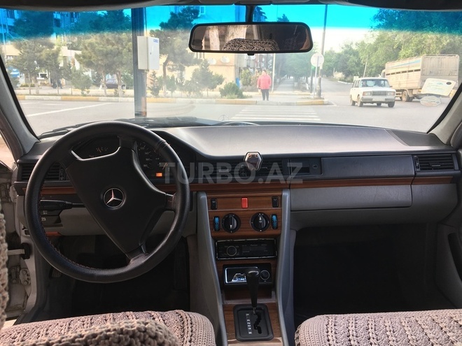 Mercedes E 200 1992, 243,000 km - 2.0 л - Sumqayıt