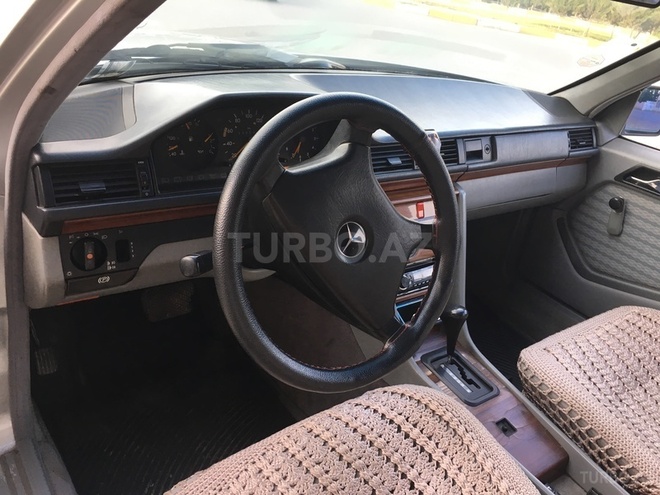Mercedes E 200 1992, 243,000 km - 2.0 л - Sumqayıt