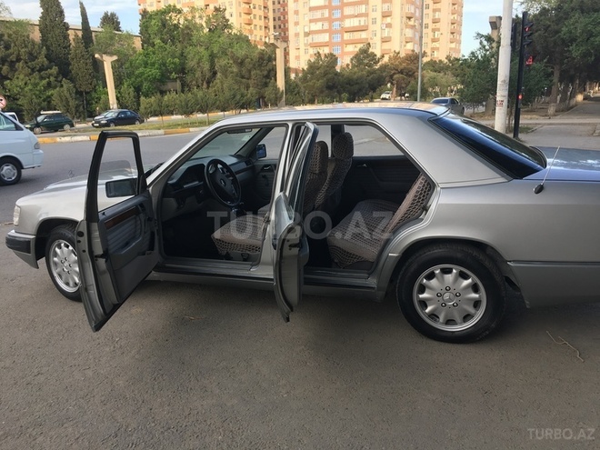 Mercedes E 200 1992, 243,000 km - 2.0 л - Sumqayıt