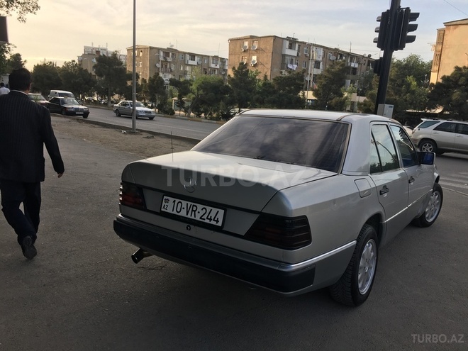 Mercedes E 200 1992, 243,000 km - 2.0 л - Sumqayıt