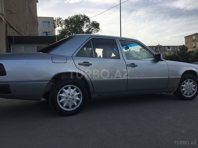 Mercedes E 200 1992, 243,000 km - 2.0 л - Sumqayıt