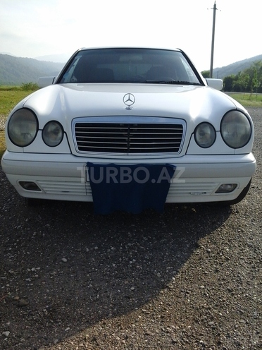 Mercedes E 240 1998, 353,000 km - 2.4 l - Quba