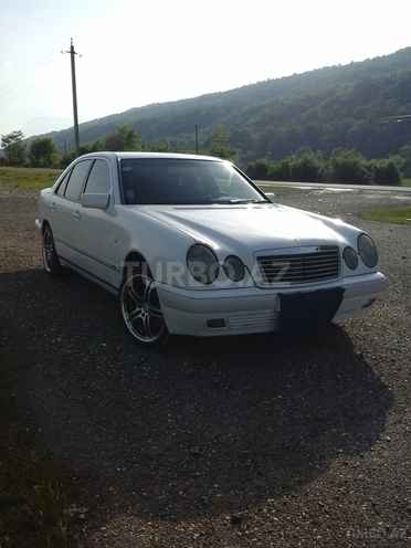 Mercedes E 240 1998, 353,000 km - 2.4 l - Quba
