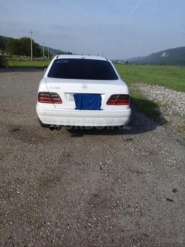 Mercedes E 240 1998, 353,000 km - 2.4 l - Quba