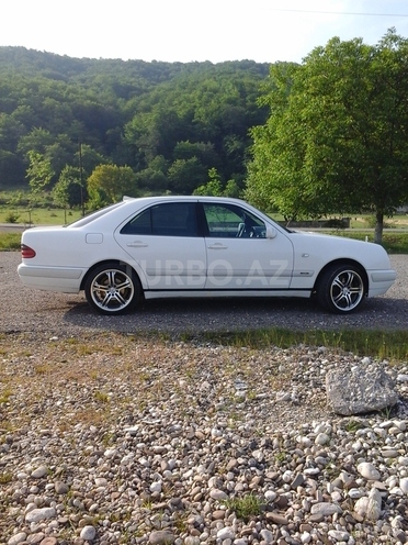 Mercedes E 240 1998, 353,000 km - 2.4 l - Quba
