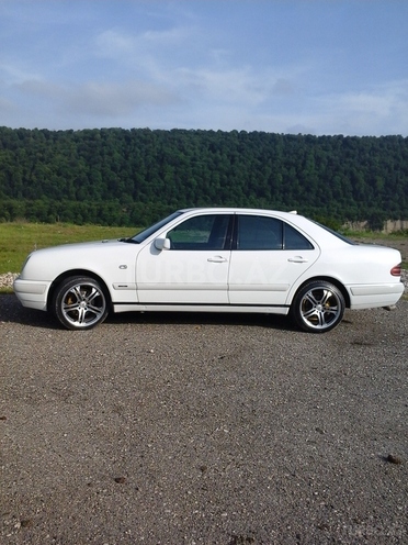 Mercedes E 240 1998, 353,000 km - 2.4 l - Quba
