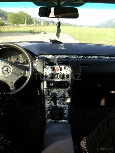 Mercedes E 240 1998, 353,000 km - 2.4 l - Quba
