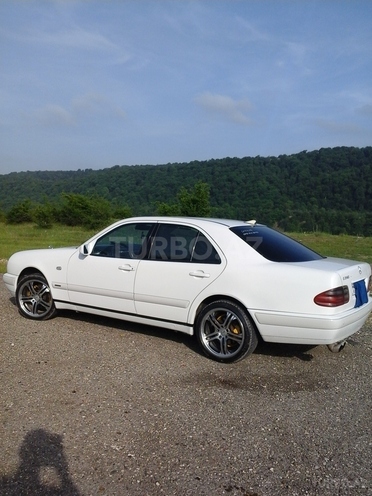 Mercedes E 240 1998, 353,000 km - 2.4 l - Quba