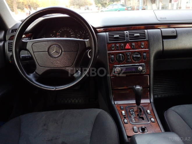 Mercedes E 240 1998, 189,000 km - 2.4 l - Xırdalan