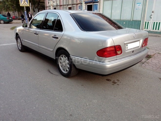 Mercedes E 240 1998, 189,000 km - 2.4 l - Xırdalan
