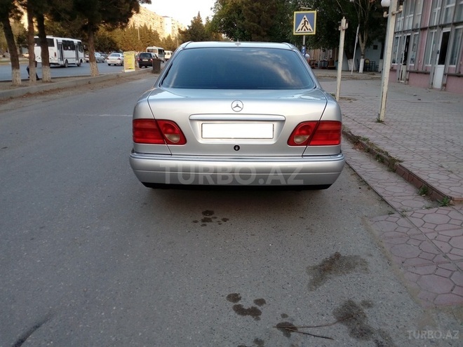 Mercedes E 240 1998, 189,000 km - 2.4 l - Xırdalan
