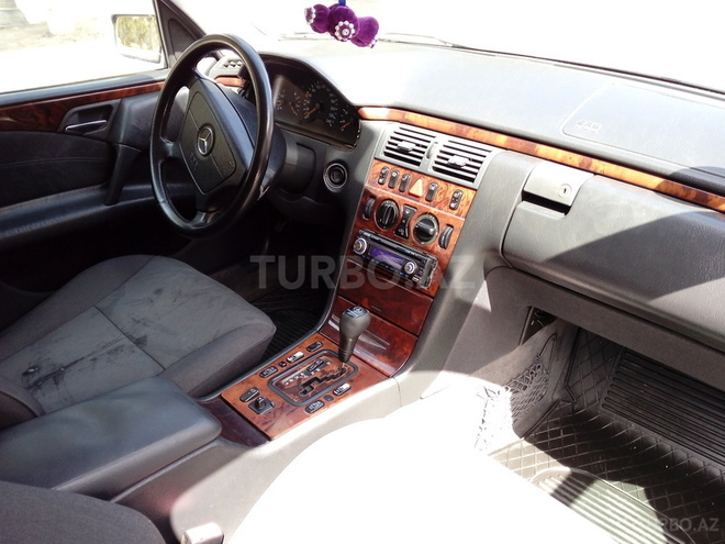 Mercedes E 240 1998, 189,000 km - 2.4 l - Xırdalan