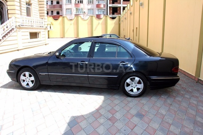 Mercedes E 220 2000, 270,000 km - 2.2 l - Bakı