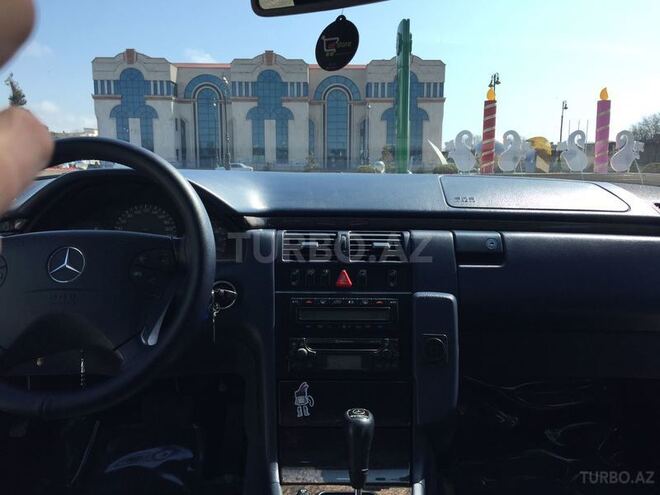 Mercedes E 240 2000, 285,000 km - 2.4 l - Bakı