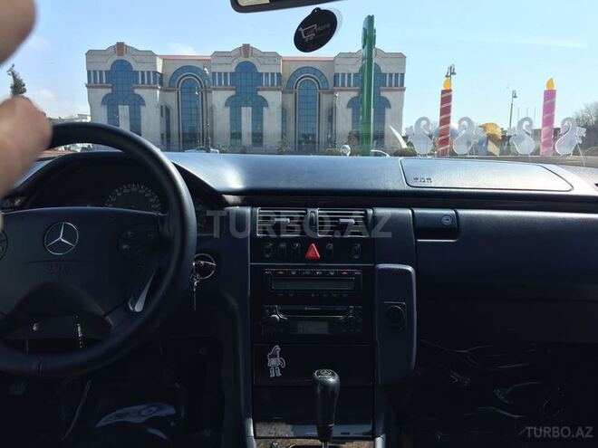 Mercedes E 240 2000, 285,000 km - 2.4 l - Bakı