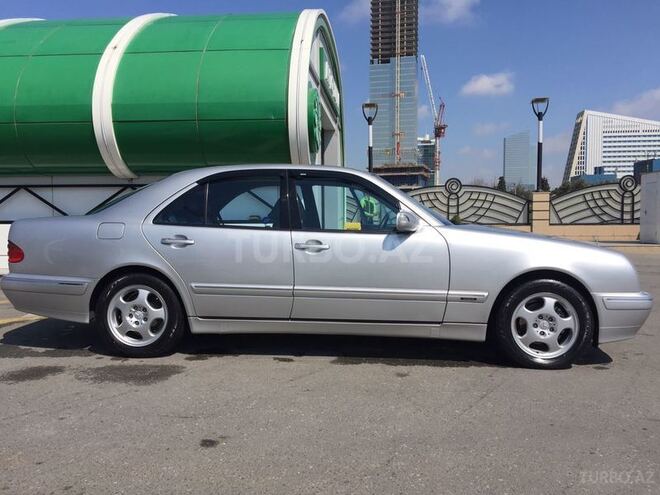 Mercedes E 240 2000, 285,000 km - 2.4 l - Bakı