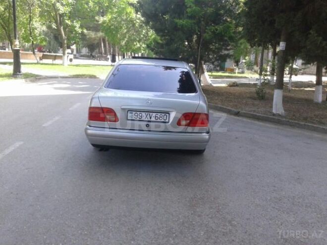 Mercedes E 240 1998, 327,000 km - 2.4 l - Sumqayıt