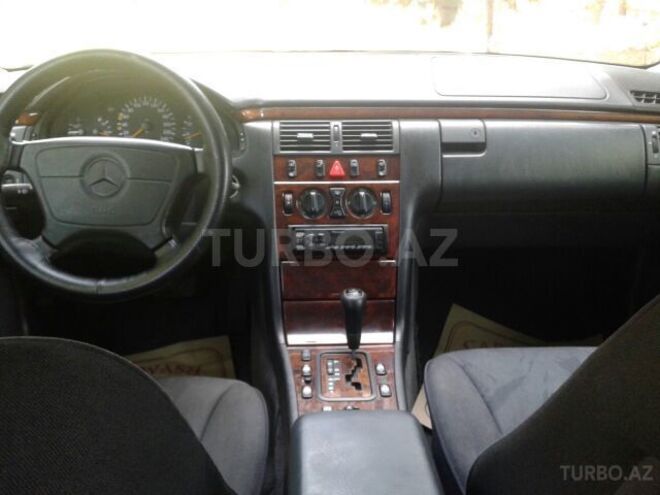 Mercedes E 240 1998, 327,000 km - 2.4 l - Sumqayıt