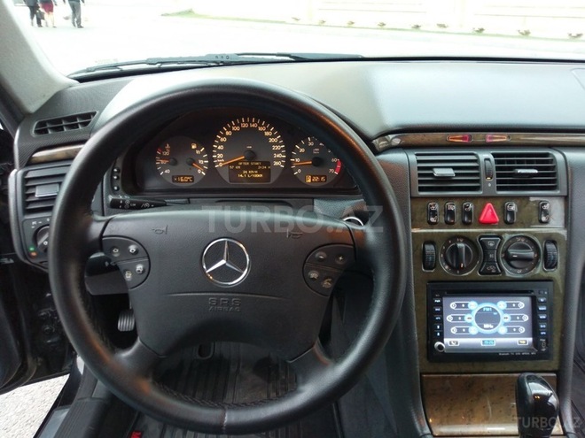 Mercedes E 240 2001, 267,000 km - 2.6 l - Bakı