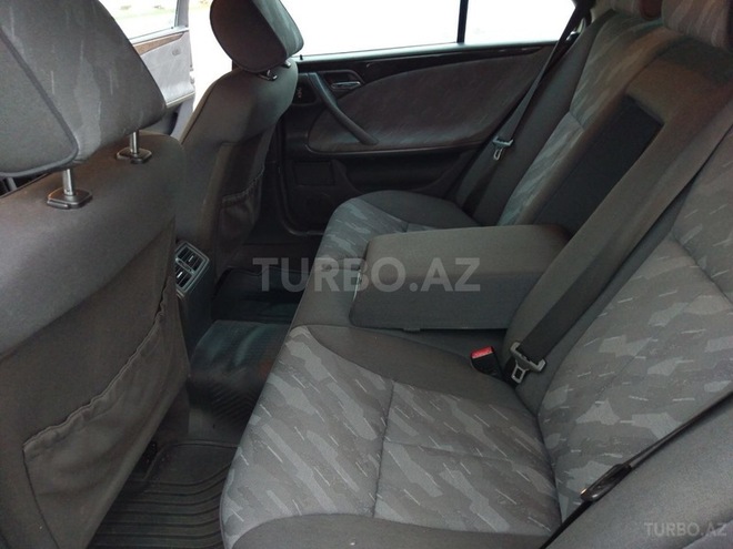Mercedes E 240 2001, 267,000 km - 2.6 l - Bakı