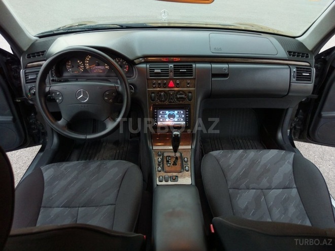 Mercedes E 240 2001, 267,000 km - 2.6 l - Bakı