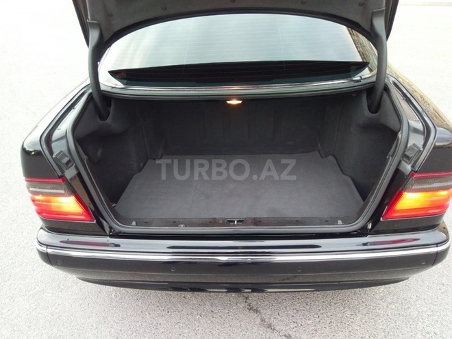 Mercedes E 240 2001, 267,000 km - 2.6 l - Bakı