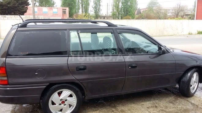 Opel Astra 1996, 420,000 km - 1.6 л - Astara