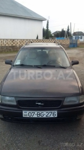 Opel Astra 1996, 420,000 km - 1.6 л - Astara