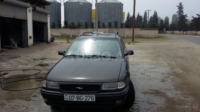 Opel Astra 1996, 420,000 km - 1.6 л - Astara