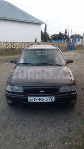 Opel Astra 1996, 420,000 km - 1.6 л - Astara