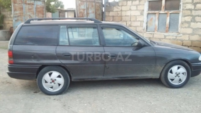 Opel Astra 1996, 420,000 km - 1.6 л - Astara