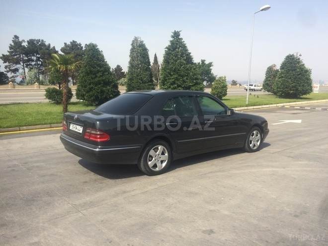 Mercedes E 270 2001, 300,000 km - 2.7 л - Bakı